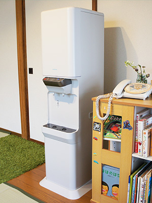 部屋に設置されたウォーターサーバー